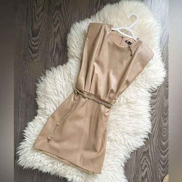 ☀️❤️BRAND NEW ZARA BEIGE DRESS🍸❤️☀️ - Picture 3 of 3